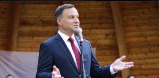 duda nowe z harcerzami.jpg